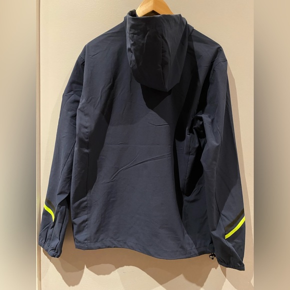 New Balance Light Jacket - Picture 2 of 7